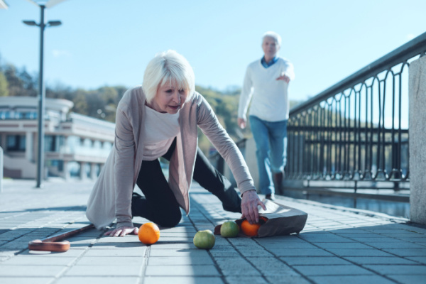 Professionnels de santé : un guide sur la prévention des chutes des seniors